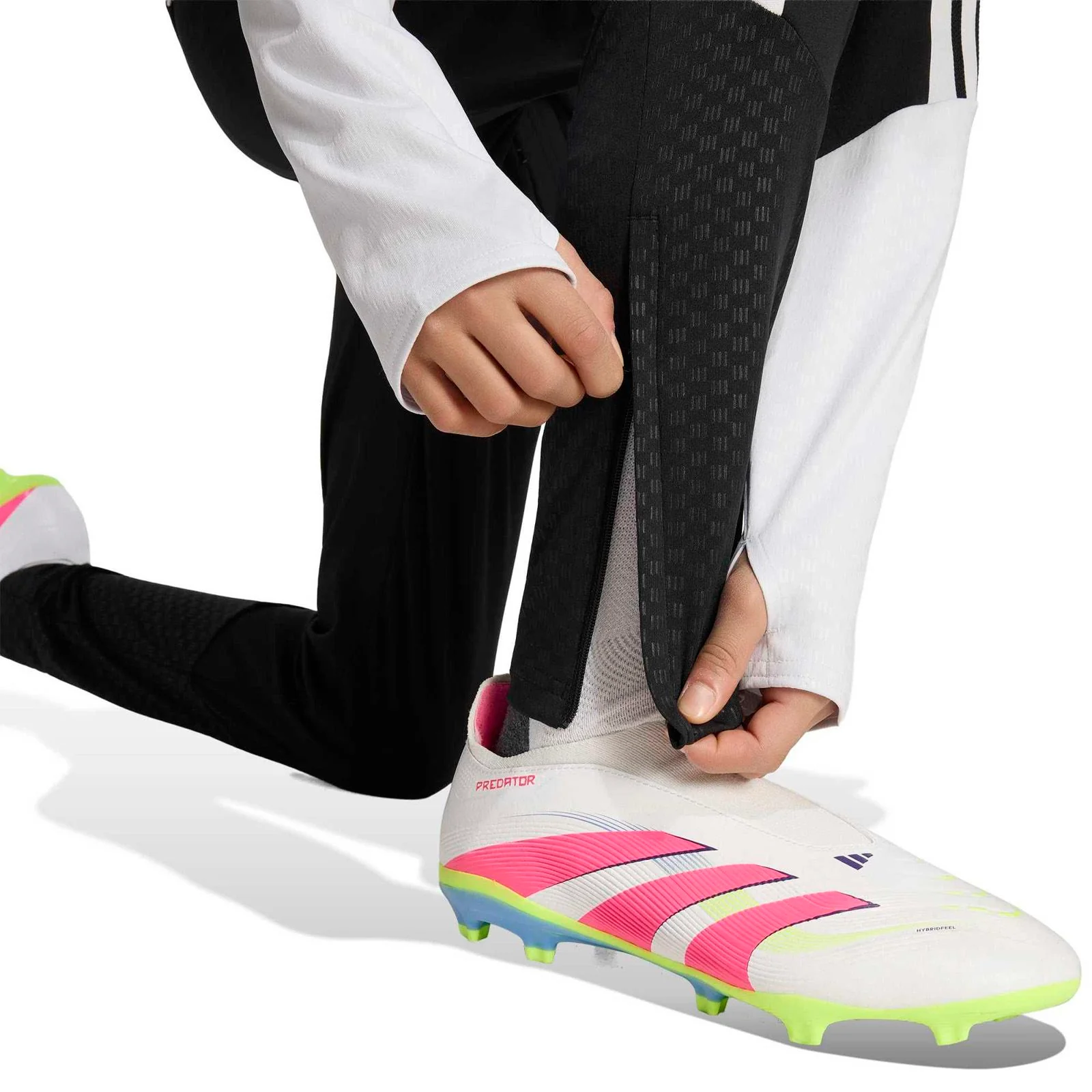 adidas Liverpool Football 2026/27 Tiro Kids Training Pants - Image 4