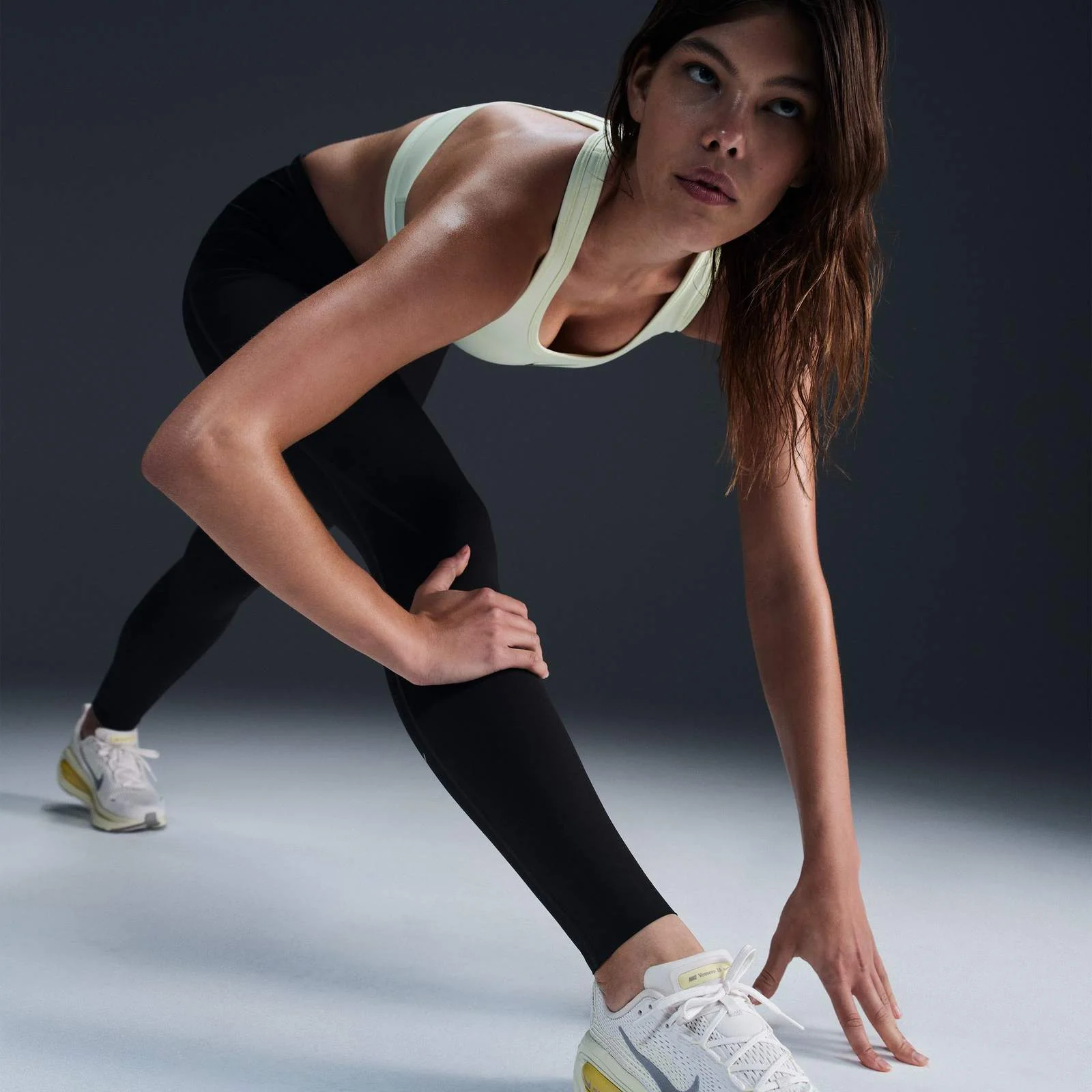 Nike Swift Womens High-Waisted 7/8 Runnings Leggings With Pockets - Image 8