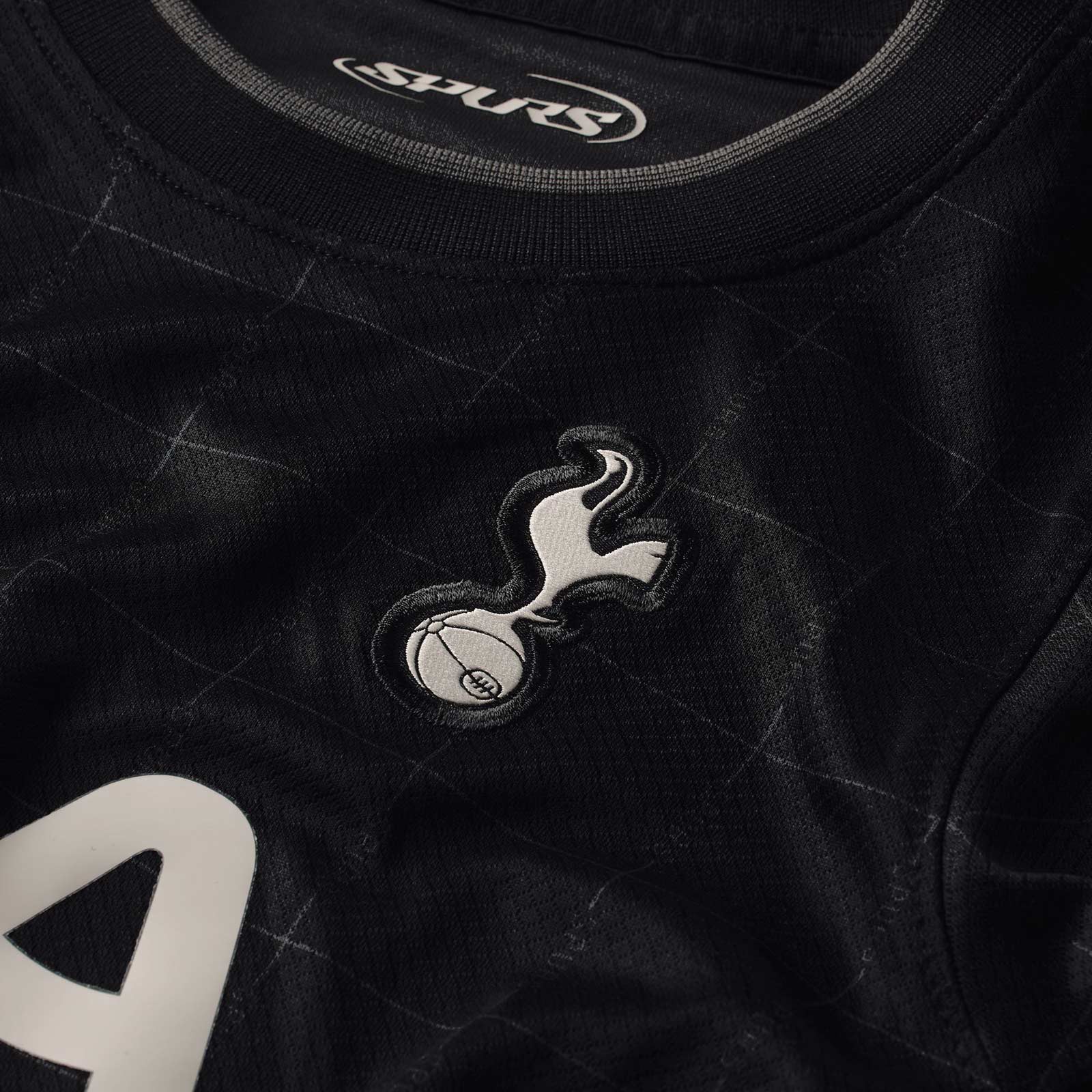 Nike Tottenham Hotspur 2025/26 Stadium Away Kids Soccer Replica 3-Piece Kit - Image 5