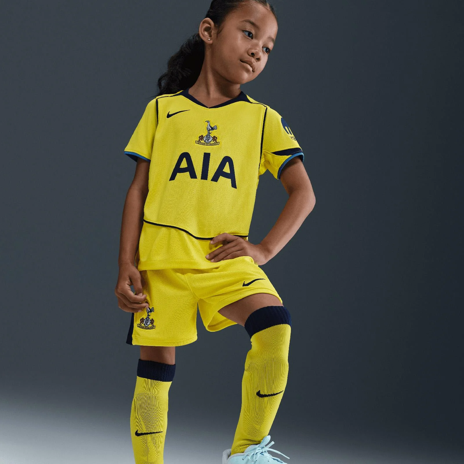 Nike Tottenham Hotspur 2025/26 Stadium Third Little Kids Dri-FIT Total 90 Soccer 3-Piece Kit - Image 7