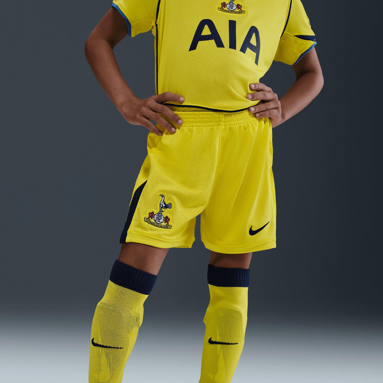 Nike Tottenham Hotspur 2025/26 Stadium Third Little Kids Dri-FIT Total 90 Soccer 3-Piece Kit - Image 8