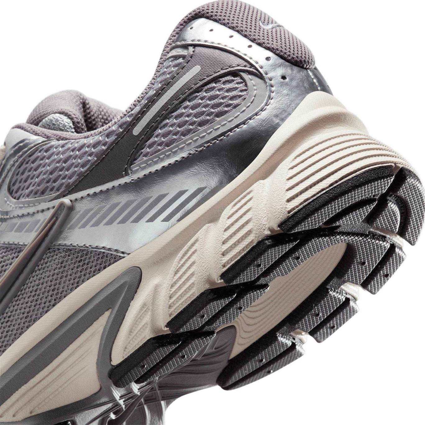 Nike V5 RNR Mens Shoes - Image 6