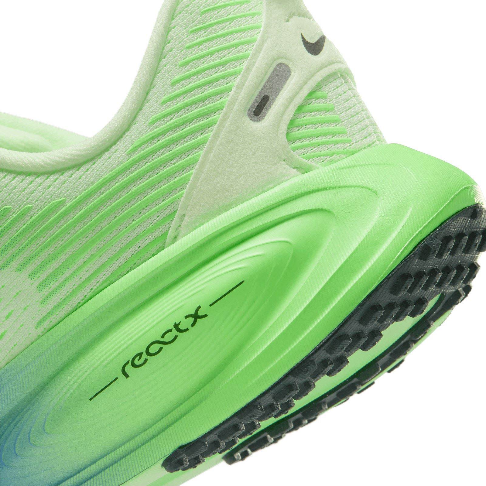 Nike Vomero 18 Kids Road Running Shoes - Image 6