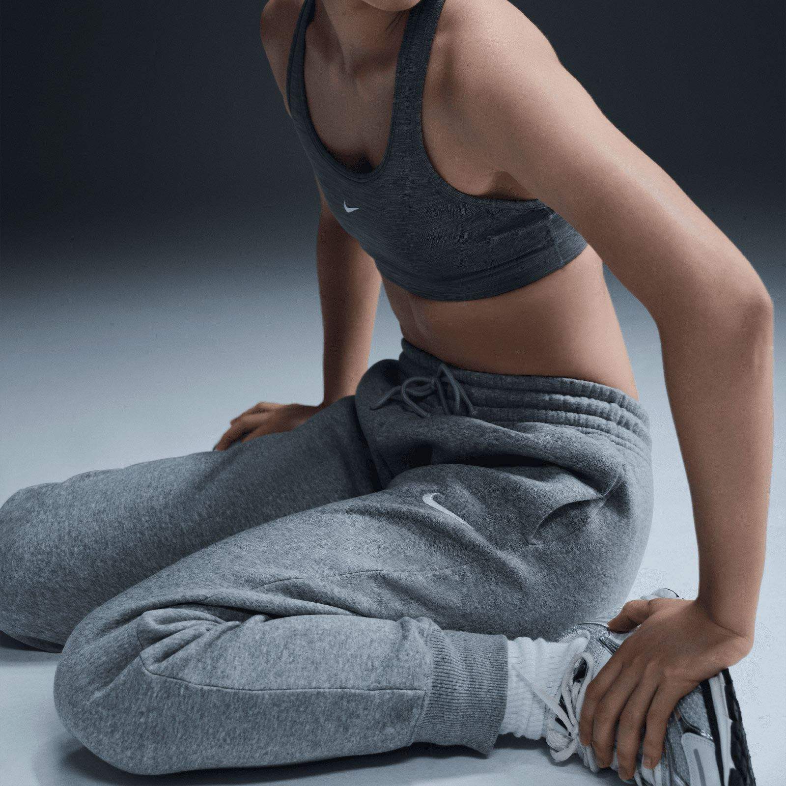 Nike Sportswear Phoenix Fleece Womens Mid-Rise Sweatpants - Image 3
