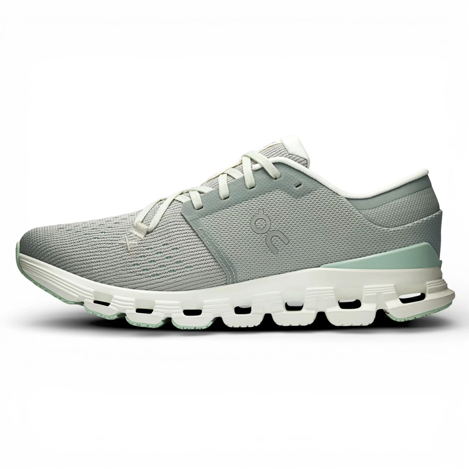 On Cloud X 4 Womens Versatile Training Shoes - Image 2