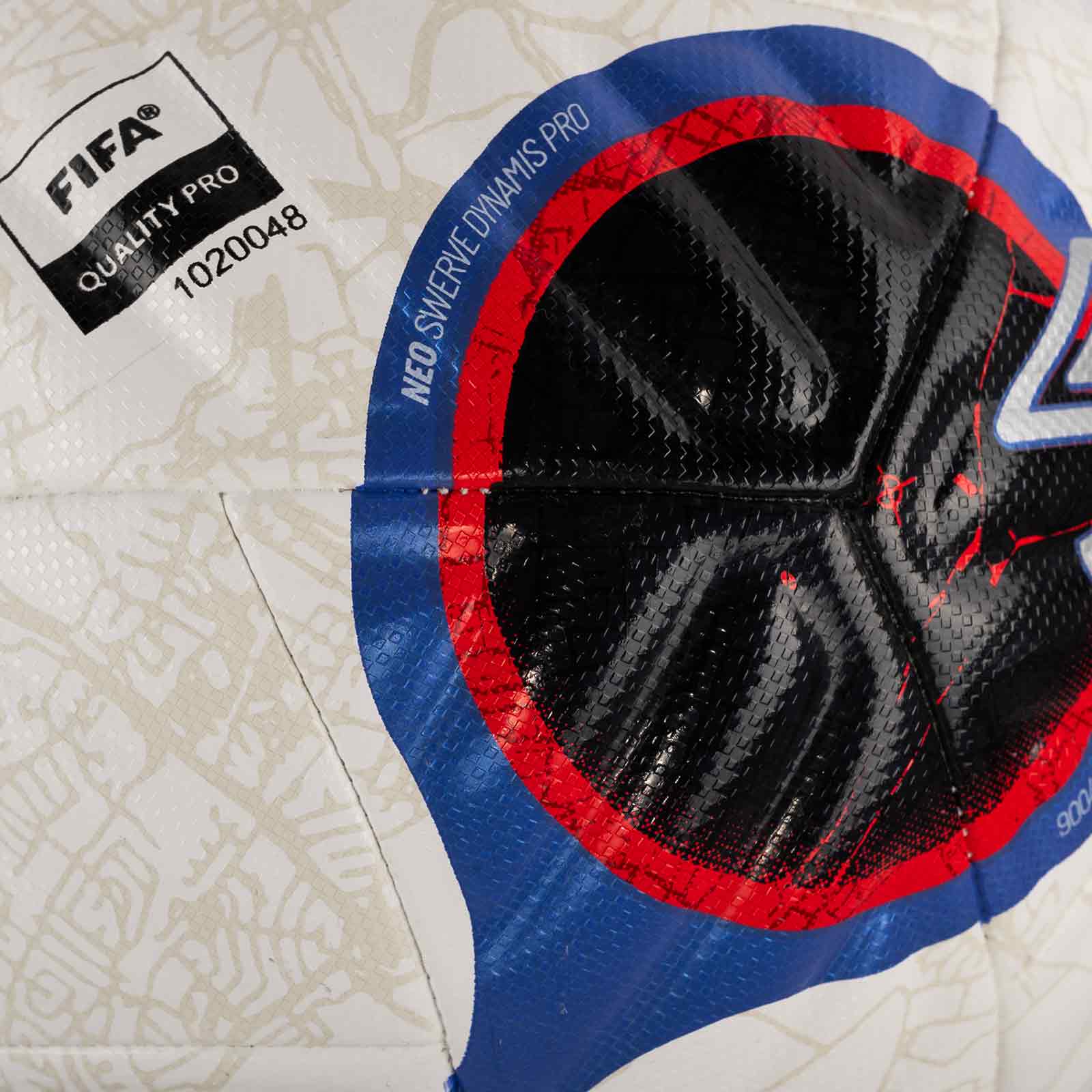Umbro Neo Swerve Dynamis Pro Graphic Football - 5 Pack - Image 4